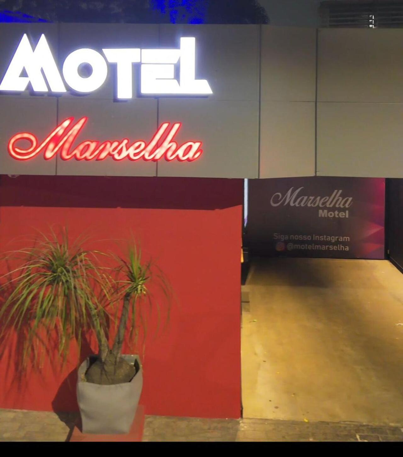 Love hotel Marselha 3 *